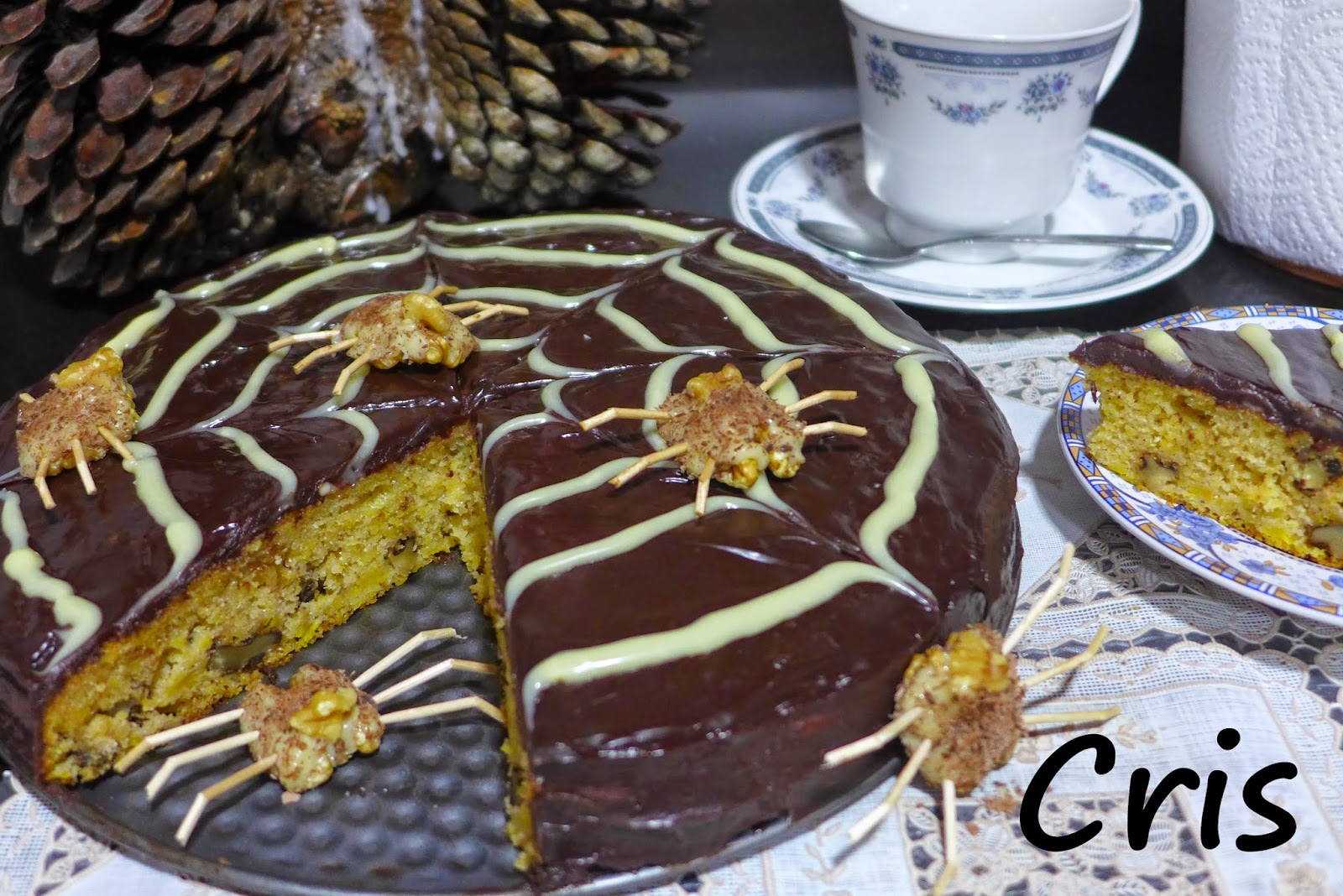 Tarta Hallowen De Calabaza Con "nuezarañas" De Chocolate Blanco
