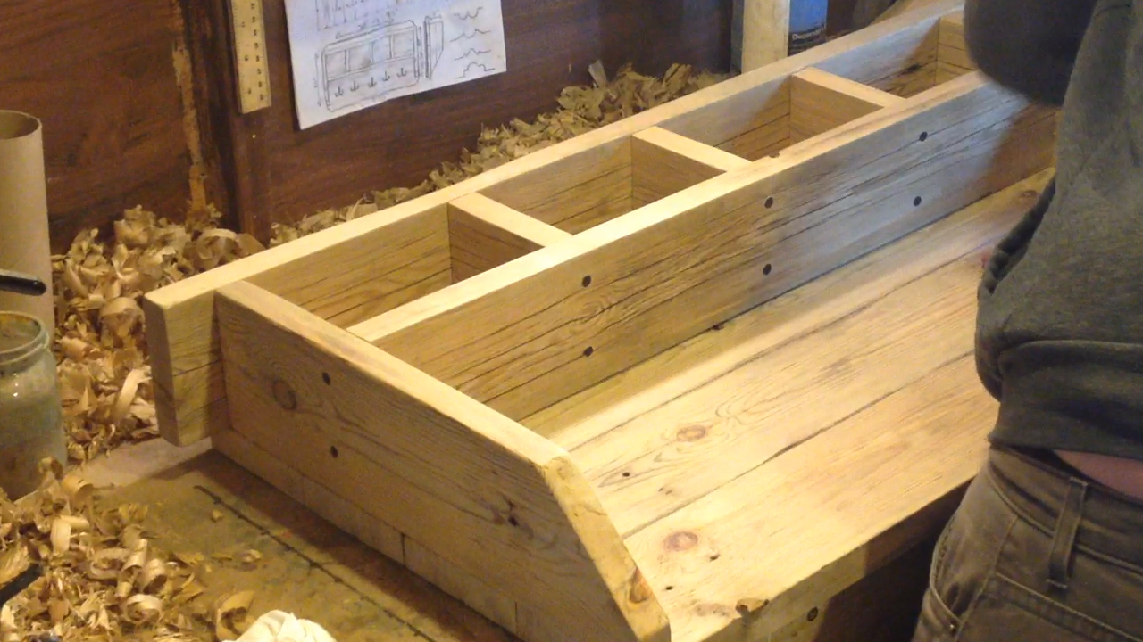 BearWoodWork Farmhouse Style Coat Hanger Pallet Wood