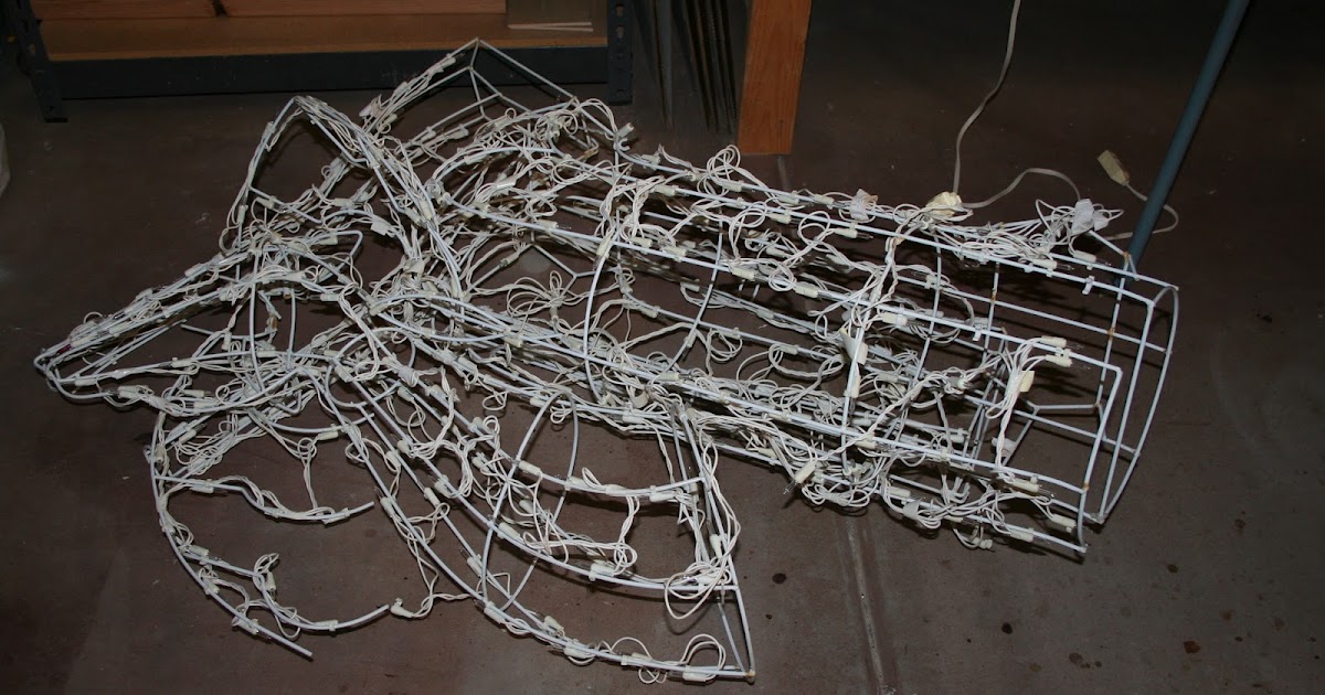 Scoontemplations: Restringing an outdoor lighted deer