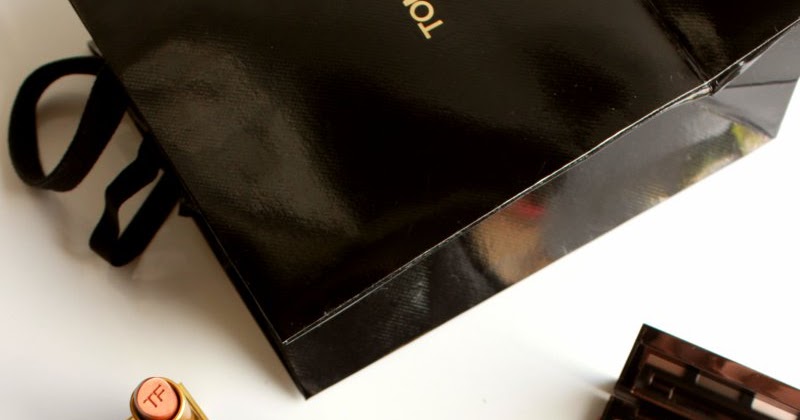 Holly Madison in Louis Vuitton - Snob Essentials