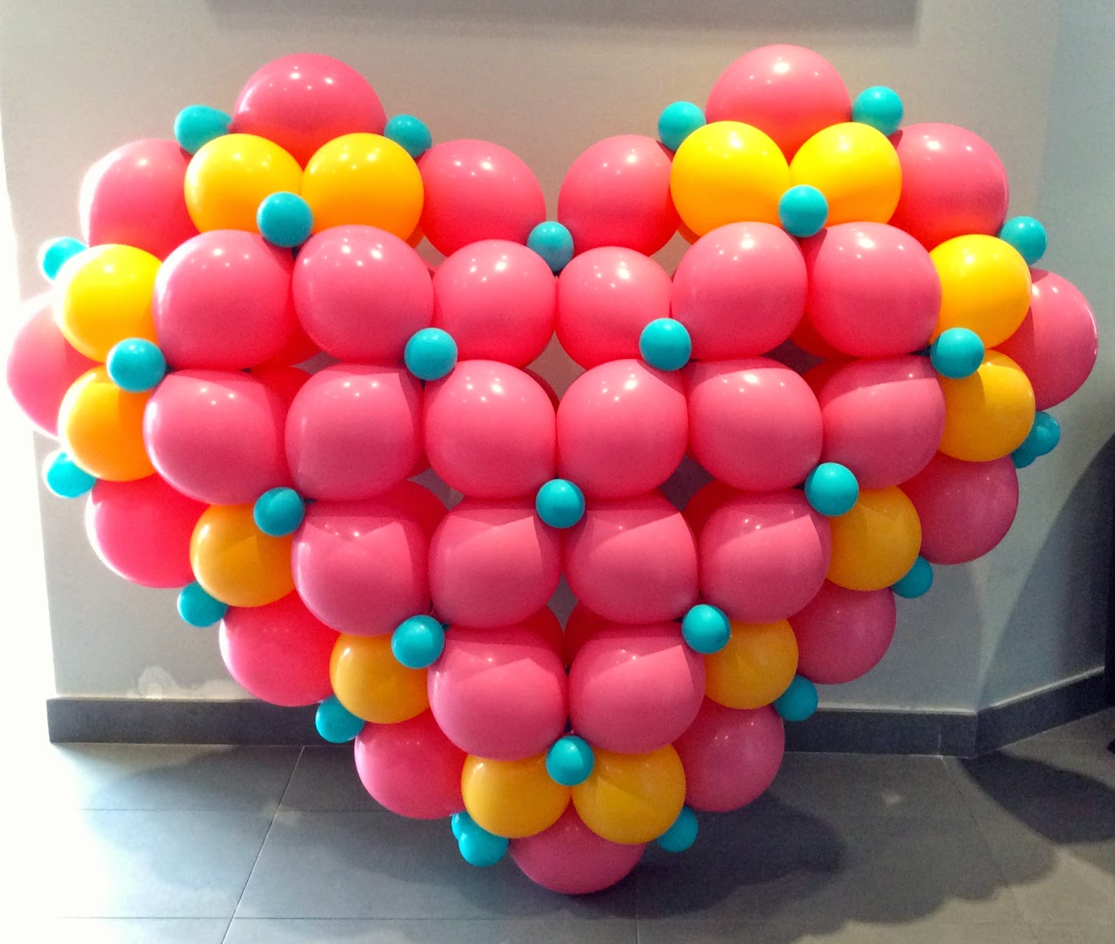 The Very Best Balloon Blog How to make a 'Puffed Heart' using Qualatex