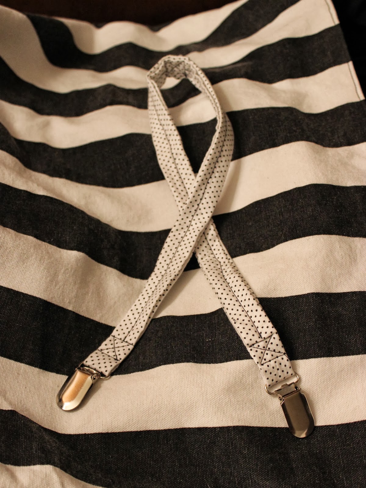 moe talks a lot Black and White car seat cover {DIY style}