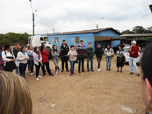 Os alunos da FAAT recebendo esclarescimentos