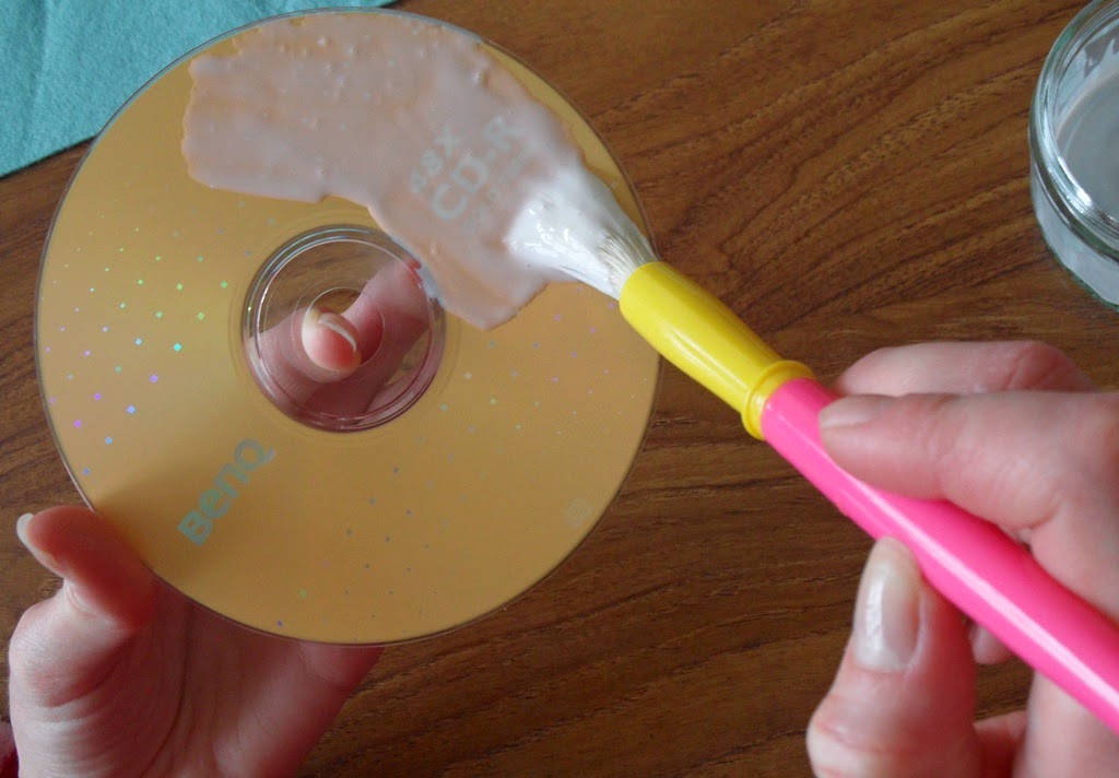 Louise Dawson Design How To... Make a set of coasters using old CDs