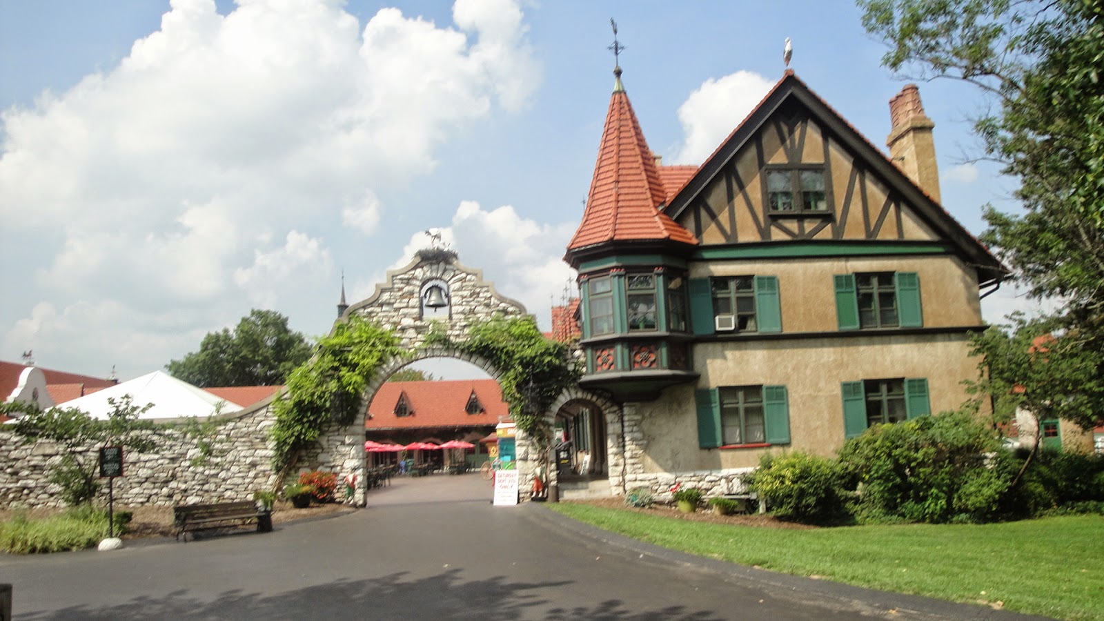 St. Louis 250 Years, 250+ Cakes. Here we go.... 247 Grant's Farm