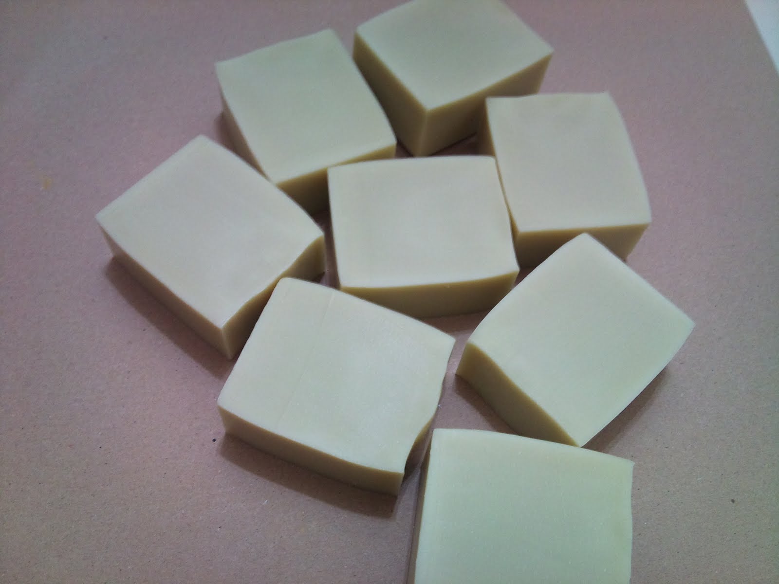 Junesoap 75 未精制酪梨甜杏皂