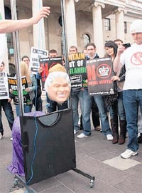 Queen beheaded in mock Dublin