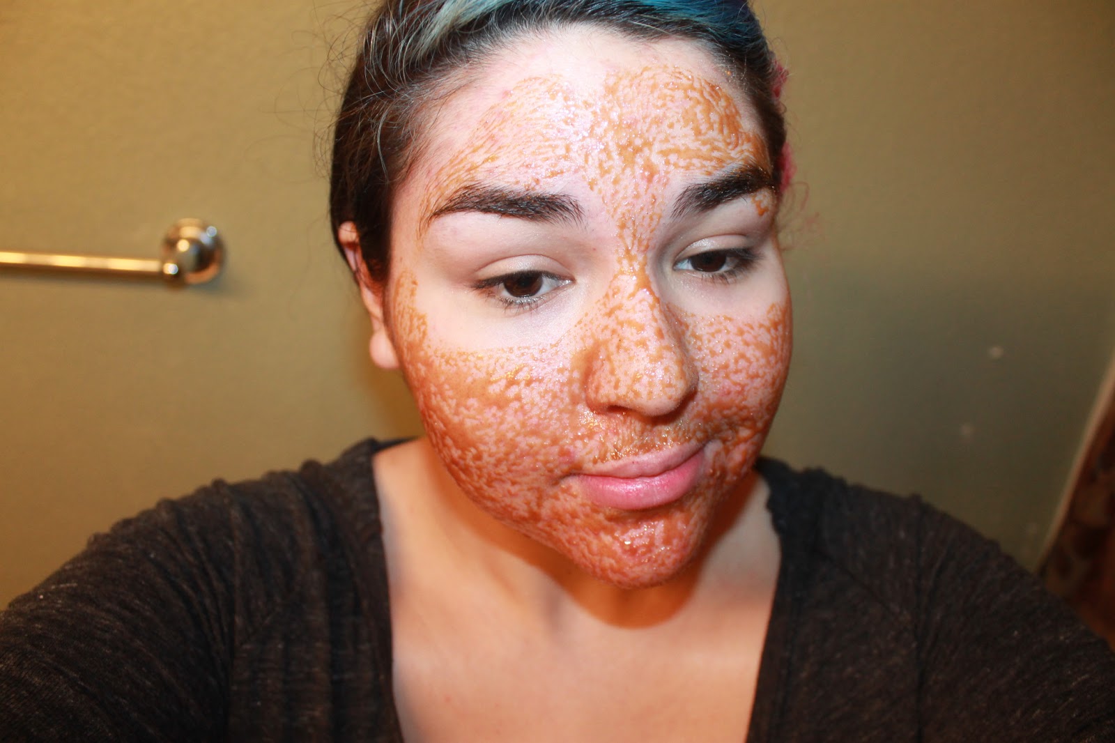 The Dark Side of Beauty Skin Care DIY Honey and Cinnamon Mask