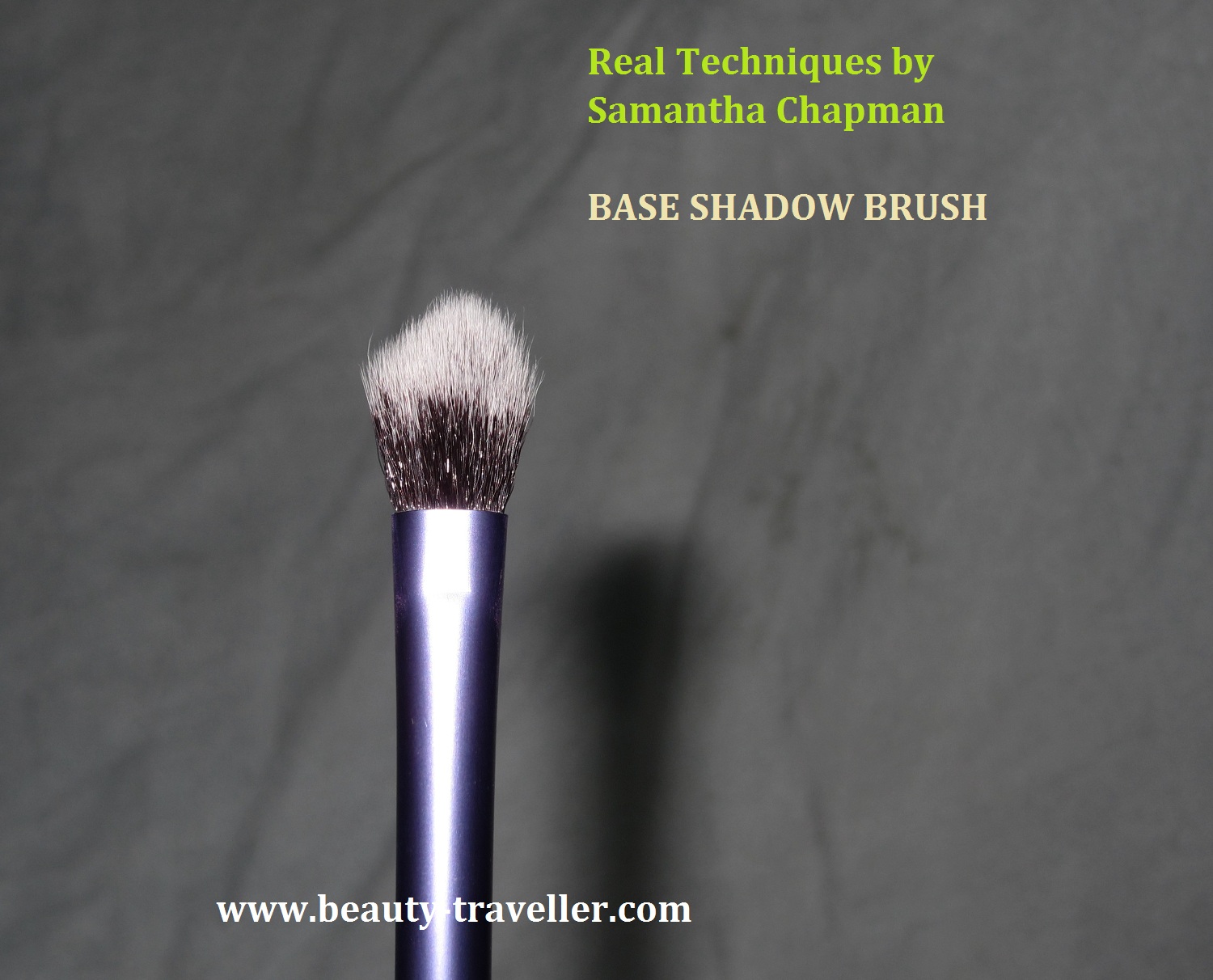 REAL TECHNIQUES by SAMANTHA CHAPMAN......Purple brushes... Beauty