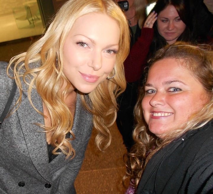 Thinking Pink Pinky S Fandance Laura Prepon