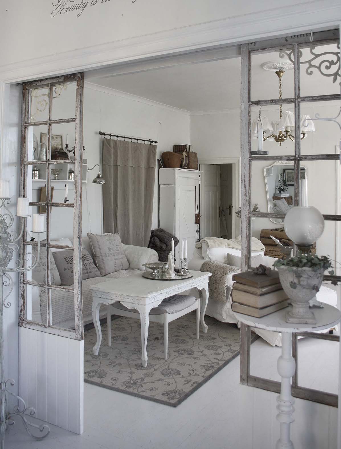 Vitt, zink och silver: omstyling av vardagsrummet...