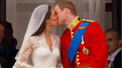 The second kiss of the Duke and Duchess of Cambridge. YouTube 2011.