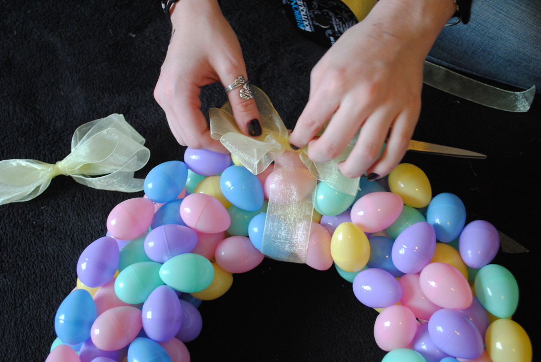 The Perfect Pear: 12 Days of Easter // Easter Egg Wreath DIY