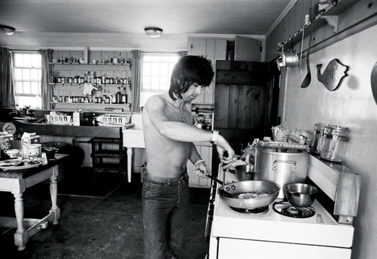 Keith Richards fries eggs in Andy Warhol's kitchen