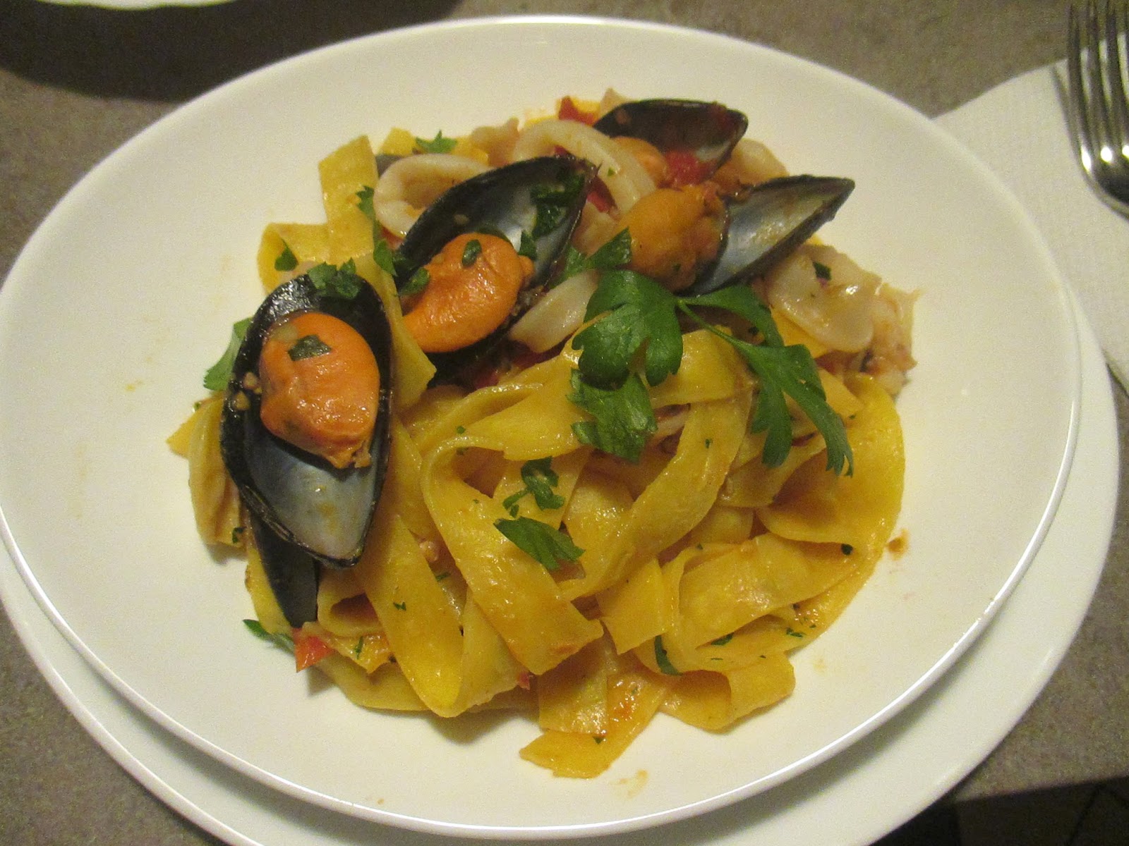 PAPPARDELLE PASTA WITH MUSSELS AND SQUIDS Pappardelle alle cozze e