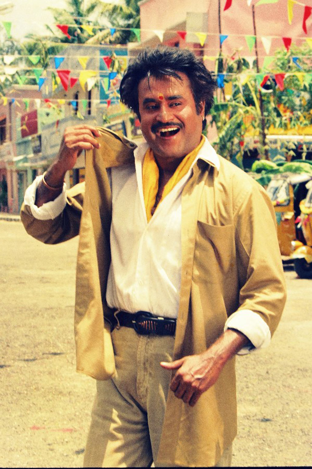 http://2.bp.blogspot.com/-l-Wwggu87rc/T3wqq7n2nkI/AAAAAAAANWc/4eLzd1RkbNE/s1600/Basha-Movie-HQ-PTL-STILLS+(13).jpg