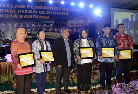 PENGHARGAAN WALIKOTA BANDUNG TERHADAP INSAN OLAH RAGA KOTA BANDUNG SMAN 6 BANDUNG DI HOTEL HORISON