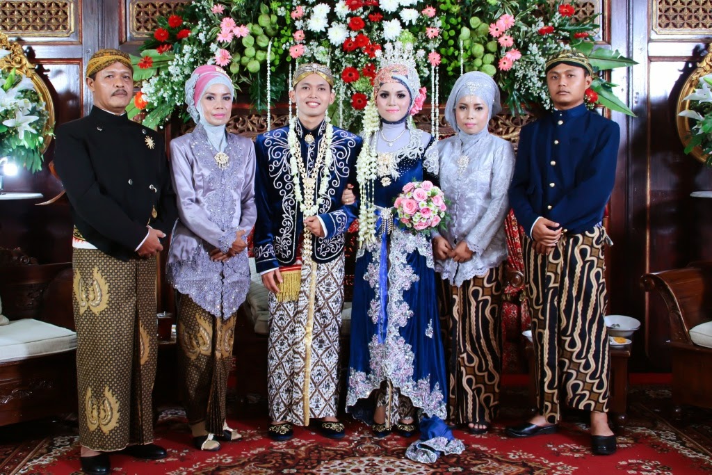 kebaya ibuk dan bapak pengantin