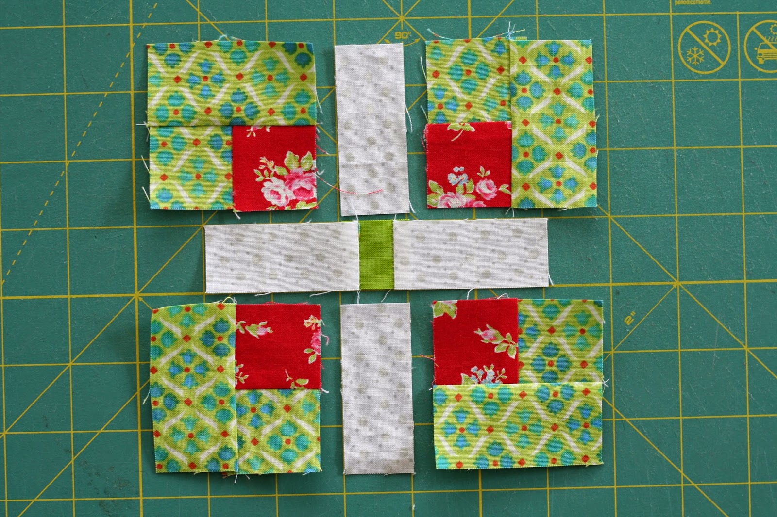 wooden spoon quilts Gift Wrapped Pillow {block tutorial}