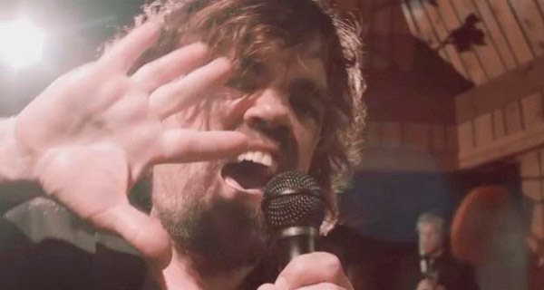 Tyrion canta por el Red Nose Day