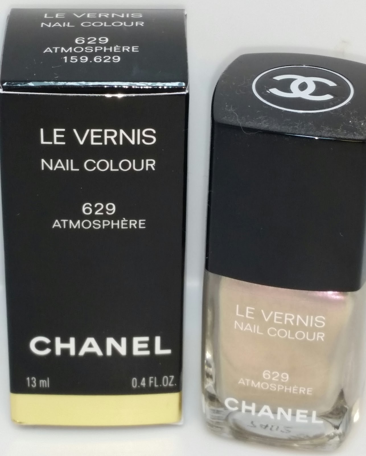 Jayded Dreaming Beauty Blog : 629 ATMOSPHERE CHANEL LE VERNIS NAIL COLOUR - SWATCHES  AND REVIEW