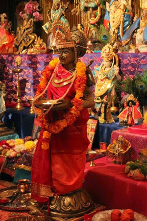 Felicitas Und Leah In Mangalore Deepawali
