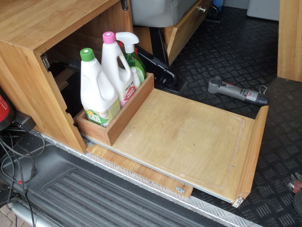 Mickel Moen / Volkswagen T5 Van DC naar Camper Toilet / Potable Toilet /