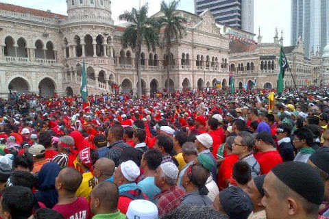 100,000 BANJIRI DATARAN MERDEKA BANTAH GST