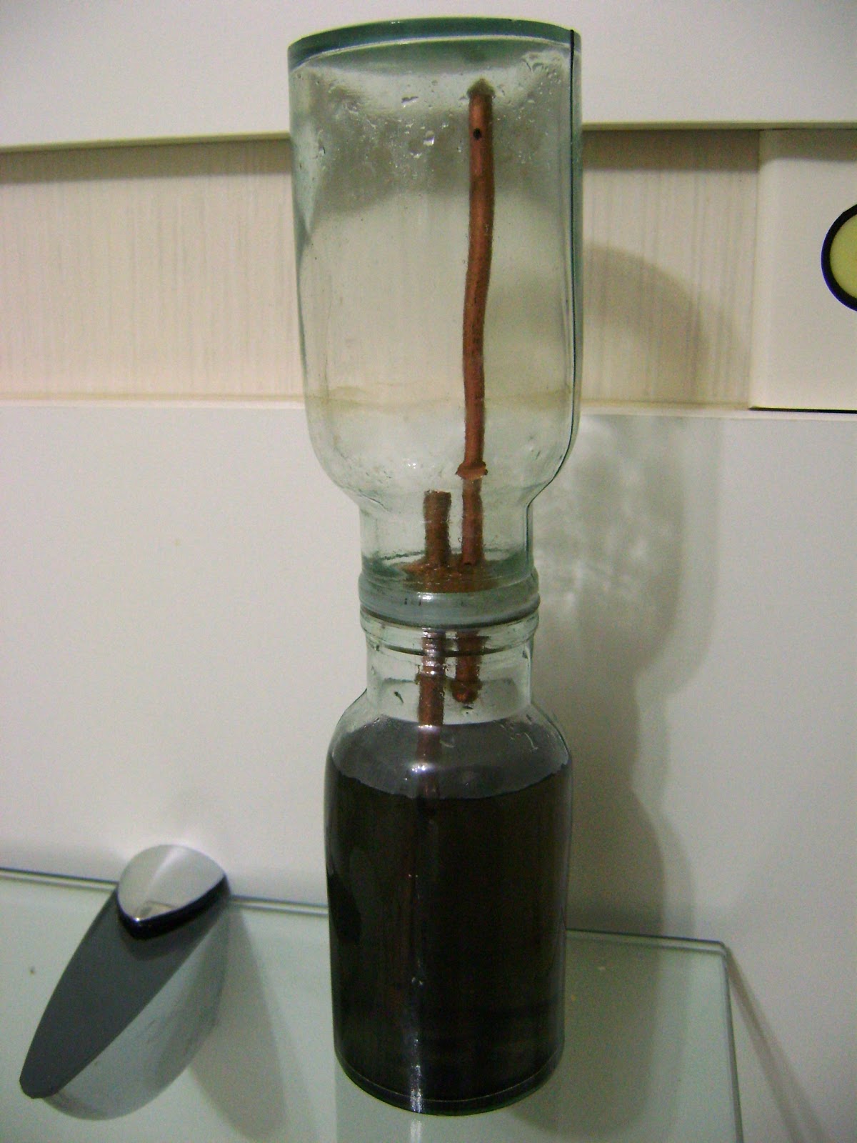 0197 - Bombeando líquido com o peso do próprio líquido | INVENTANDO