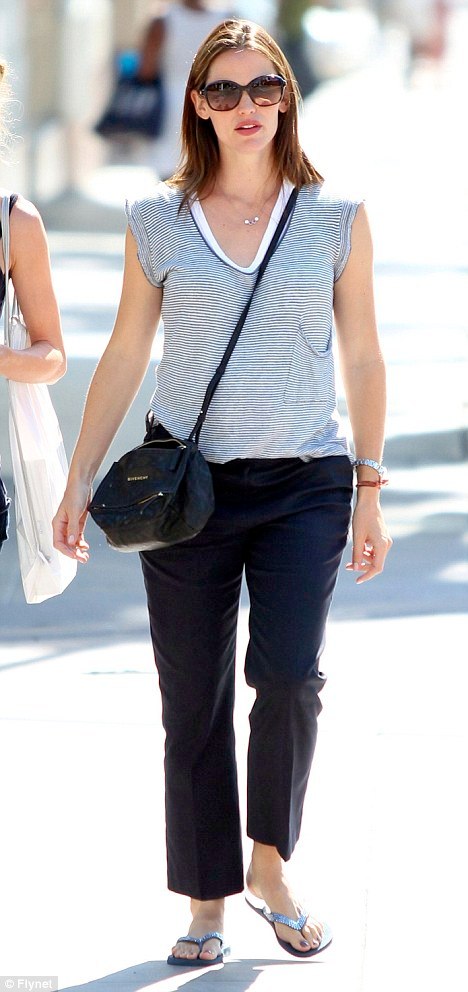 Jennifer Garner casual in stripes - baby bump chic
