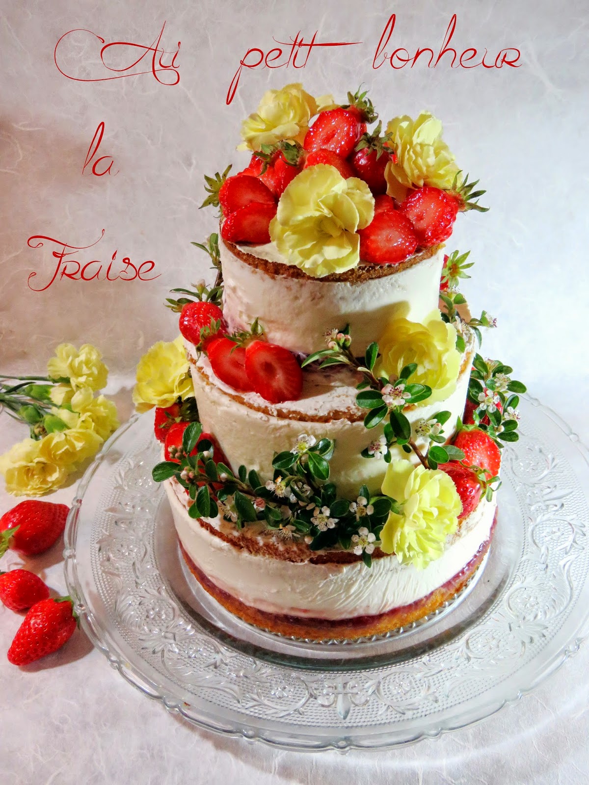 Gâteau à étages aux fraises et amandes