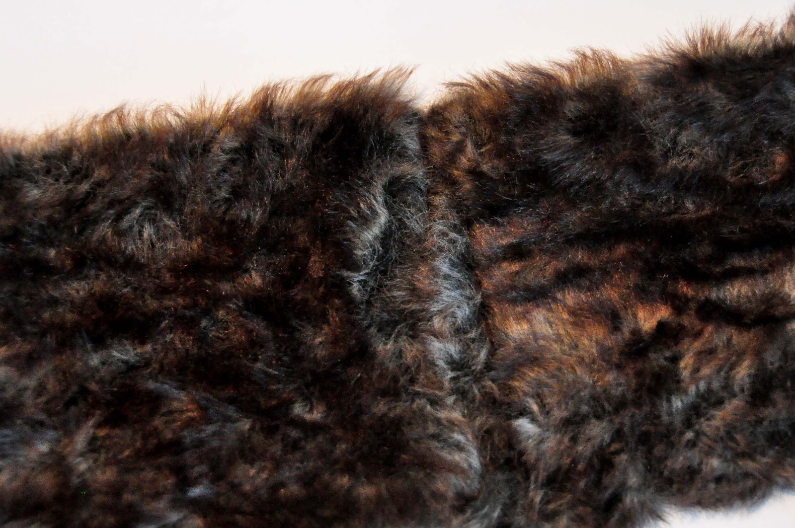 Aesthetic Nest Sewing Faux Fur Infinity Scarf for Women (Tutorial)