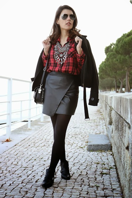 http://ilovefitametrica.blogspot.pt/2014/01/assimetric-leather-skirt.html#more