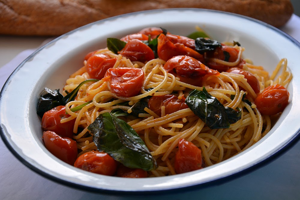 Espaguetis a la italiana, con tomate y albahaca LAS MARIA COCINILLAS