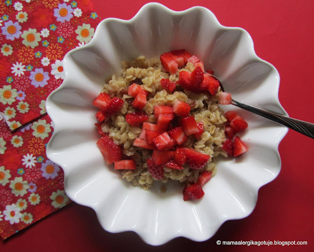 Owsianko jaglanka z truskawkami