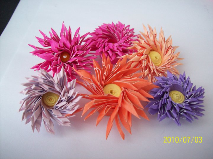 Sleepless Wonder Fringed quilled flowers