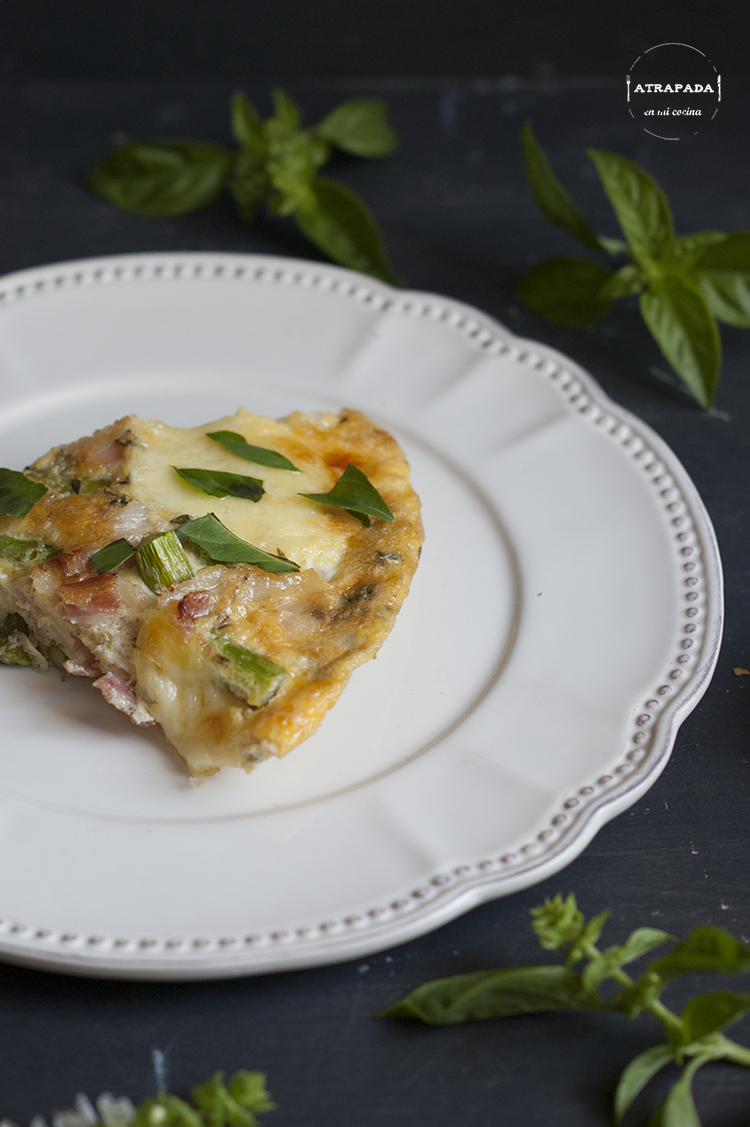 FRITTATA DE ESPÁRRAGOS, BACON Y MOZZARELLA Atrapada en mi cocina