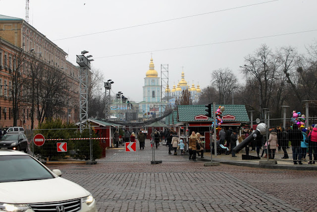 Новогодняя ярмарка во Владимирском переулке Новогодняя ярмарка во Владимирском переулке