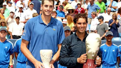 http://2.bp.blogspot.com/-lJkdbElozfY/UhHTHkFmUxI/AAAAAAAAArk/TvOPmHFHV60/s400/Rafael+Nadal+and+John+Isner+with+their+Cincinnati+Masters+Titles.jpg