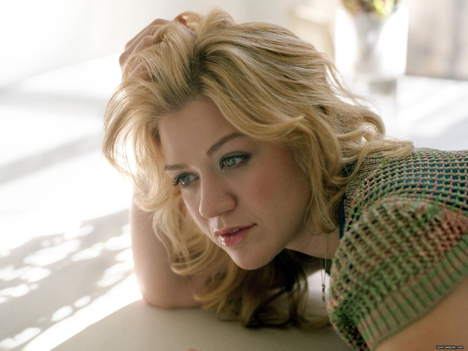 http://2.bp.blogspot.com/-lK4Oigklg9I/T98KoiCtoRI/AAAAAAAABc0/VYOWt8Z7o9k/s1600/Kelly+Clarkson+HD+Wallpapers+5.jpg