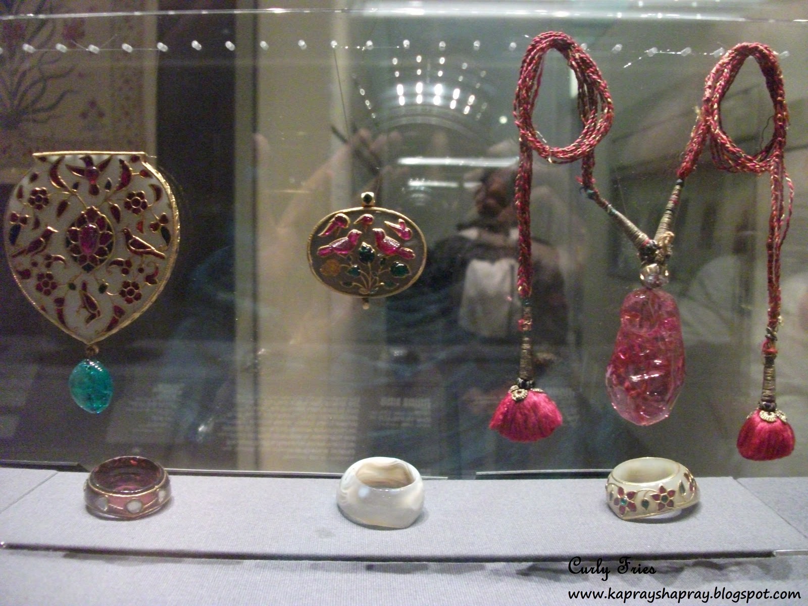 Fashion Point: Antique Ornaments and Jewellery at the V&A Museum