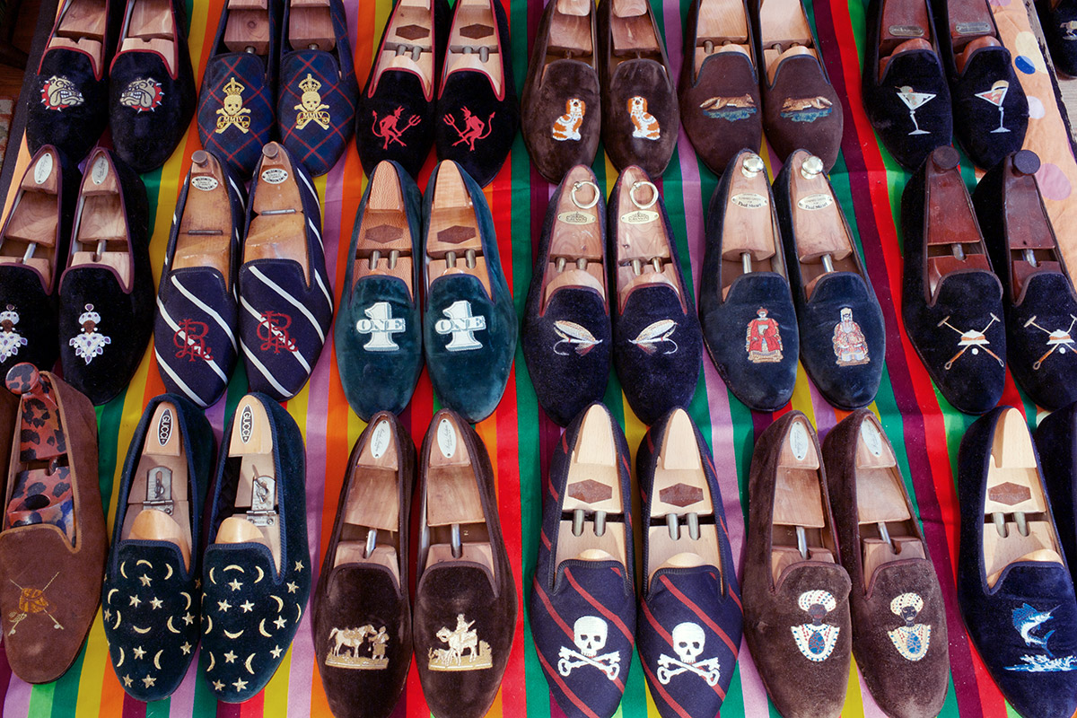 http://2.bp.blogspot.com/-lLP_mg6T1k0/UHX0j0Cj76I/AAAAAAAAXDA/ZHr4OUuwrnQ/s1600/VELVET-SLIPPER-GALORE-COLORS.jpeg