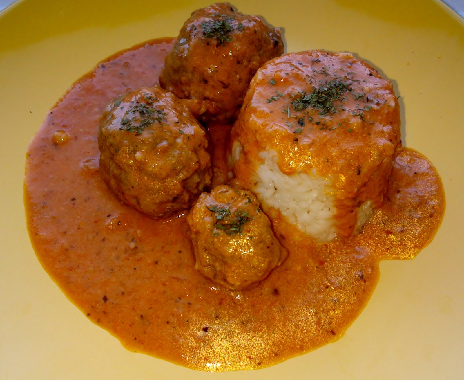 Cooking with Blueberry Meatballs in Creamy Tomato Sauce with Rice