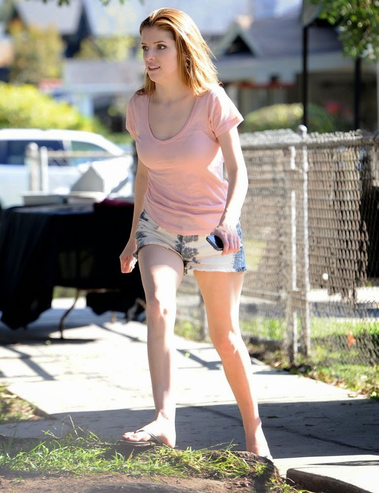 Free Download American Actress Anna Kendrick in Casual Summer Dress