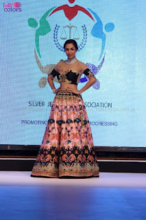 malaika-arora-latest-stills-at-ssja-silver-nite-fashion-show malaika-arora-latest-stills-at-ssja-silver-nite-fashion-show