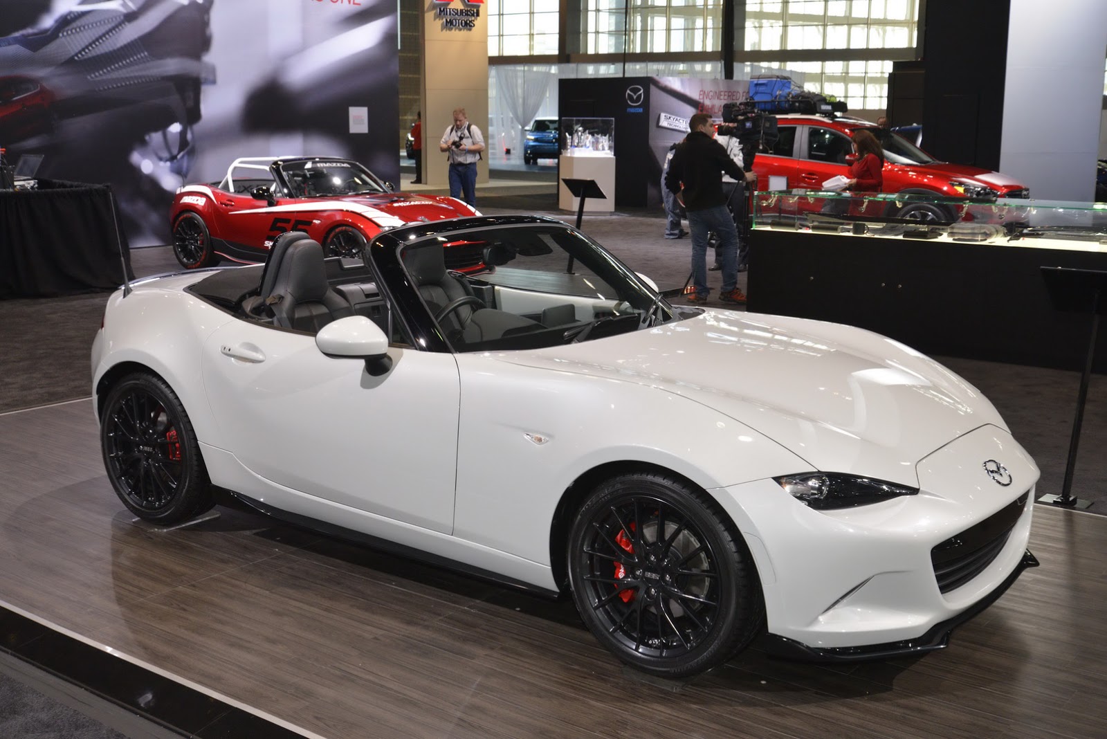 2016-Mazda-MX-5-1.jpg