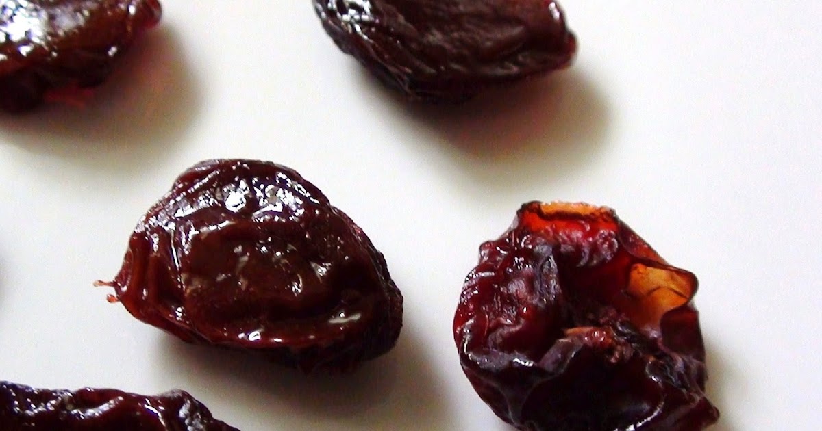 zsuzsa is in the kitchen DRYING CHERRIES IN THE OVEN