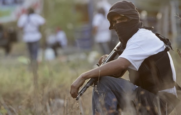 Autodefensa de Michoacán Hombre cubierto del rostro