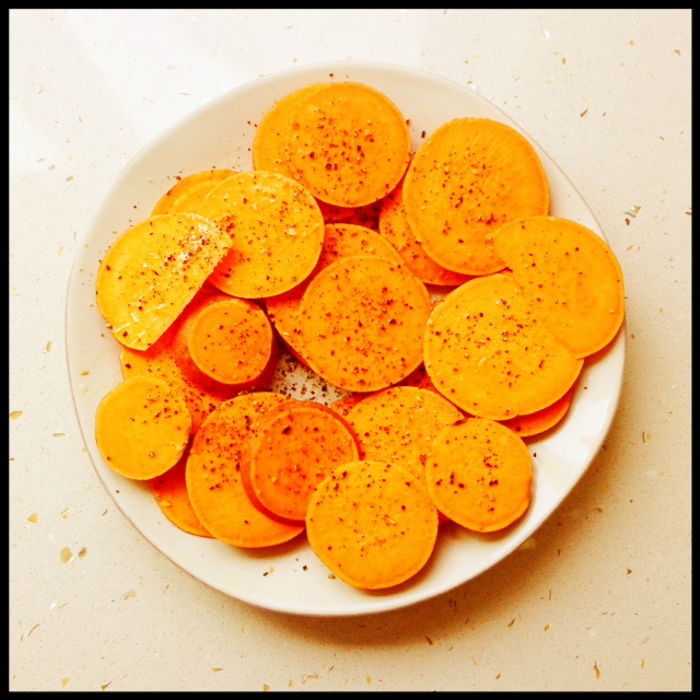 the mer la la grilled chicken & sweet potato "chips" with greek yogurt dip