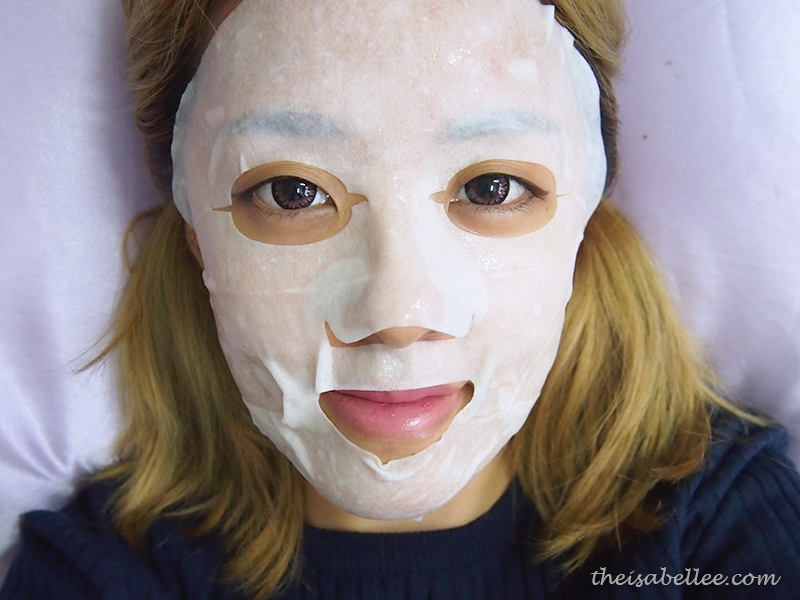 Reviewing Amask facial mask with gold